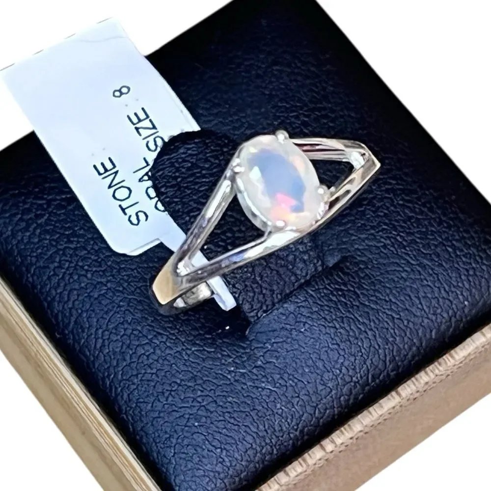 925 Sterling Silver this elegant